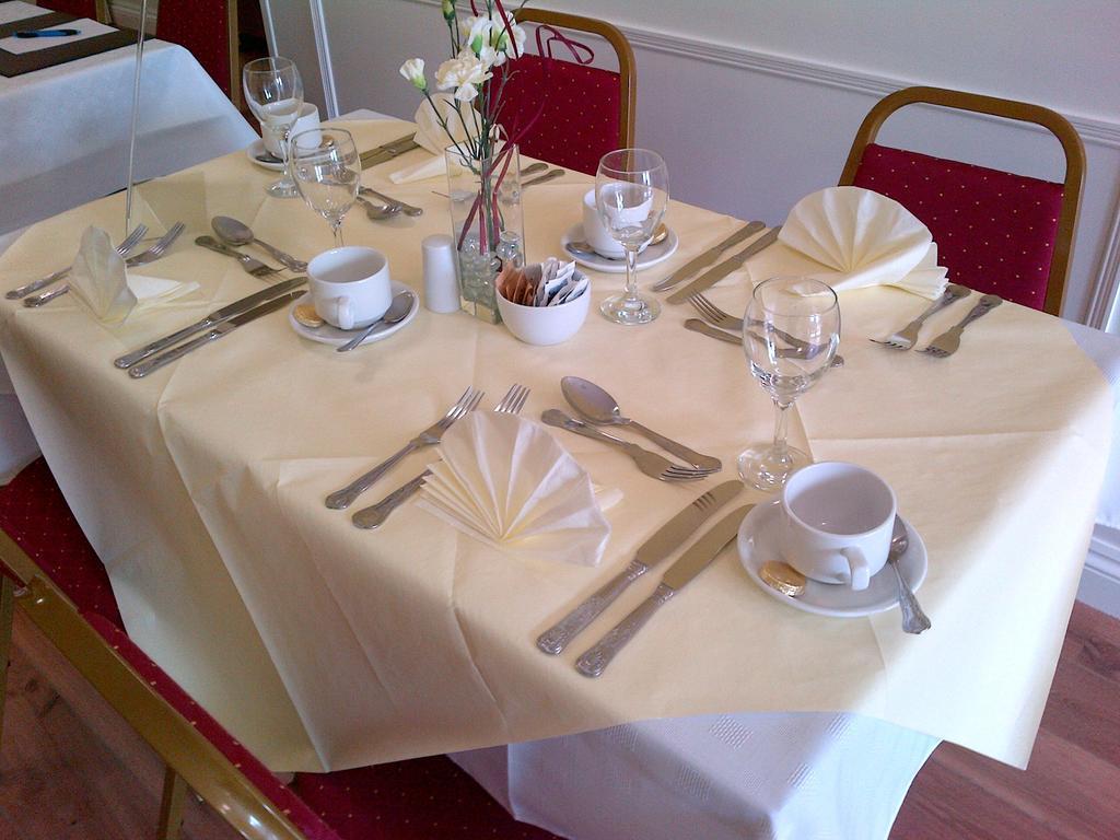 Emlyn Arms Bed & Breakfast Llanarthney Dış mekan fotoğraf